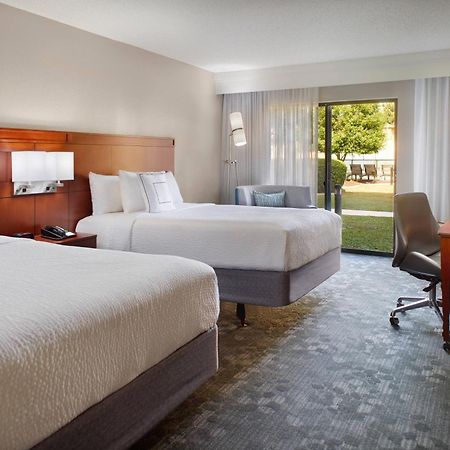 Courtyard By Marriott Fayetteville Εξωτερικό φωτογραφία