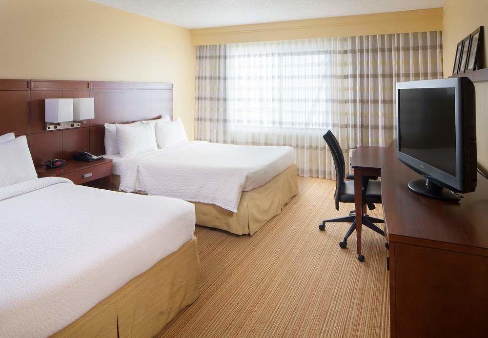 Courtyard By Marriott Fayetteville Εξωτερικό φωτογραφία
