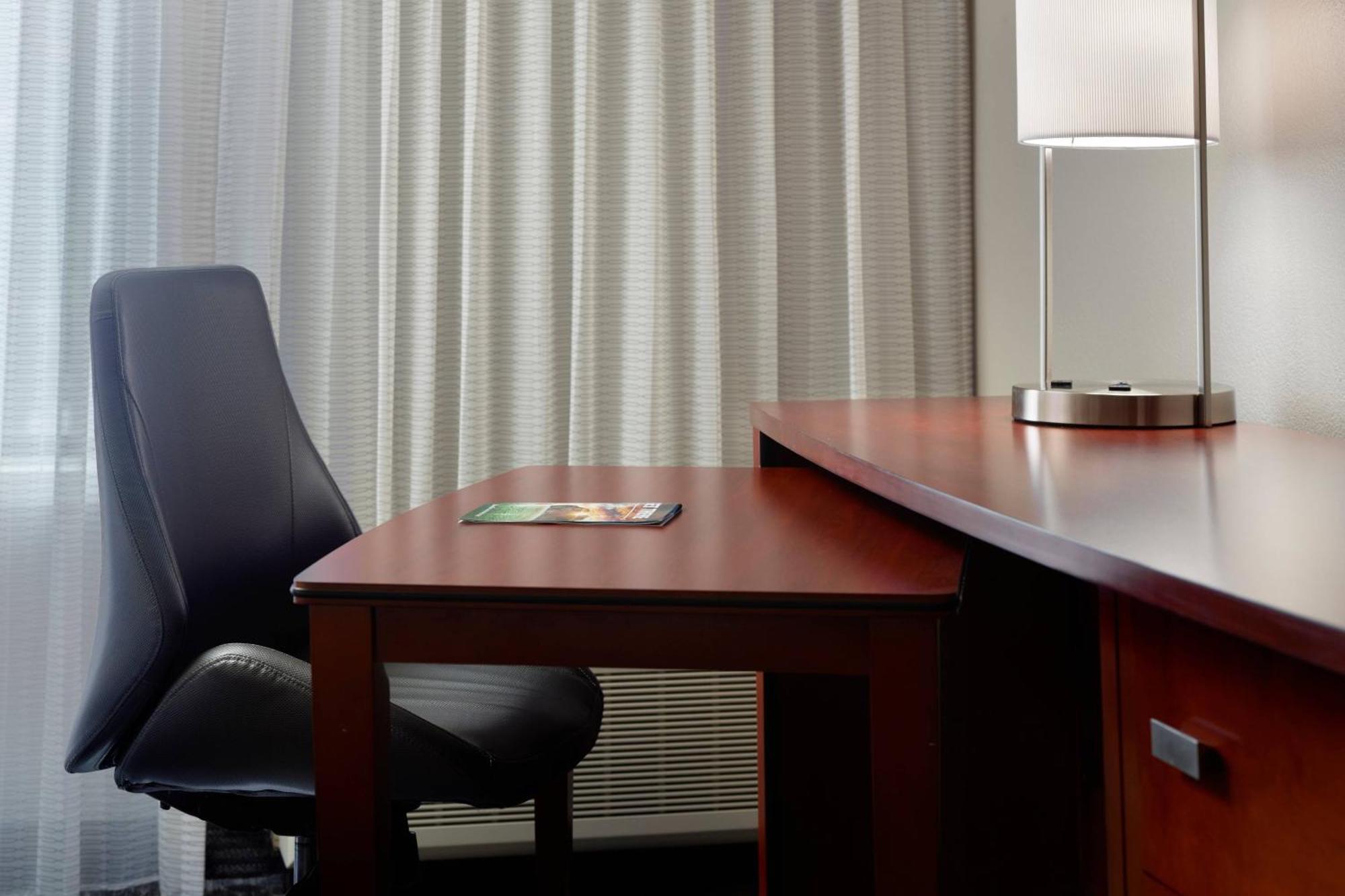Courtyard By Marriott Fayetteville Εξωτερικό φωτογραφία