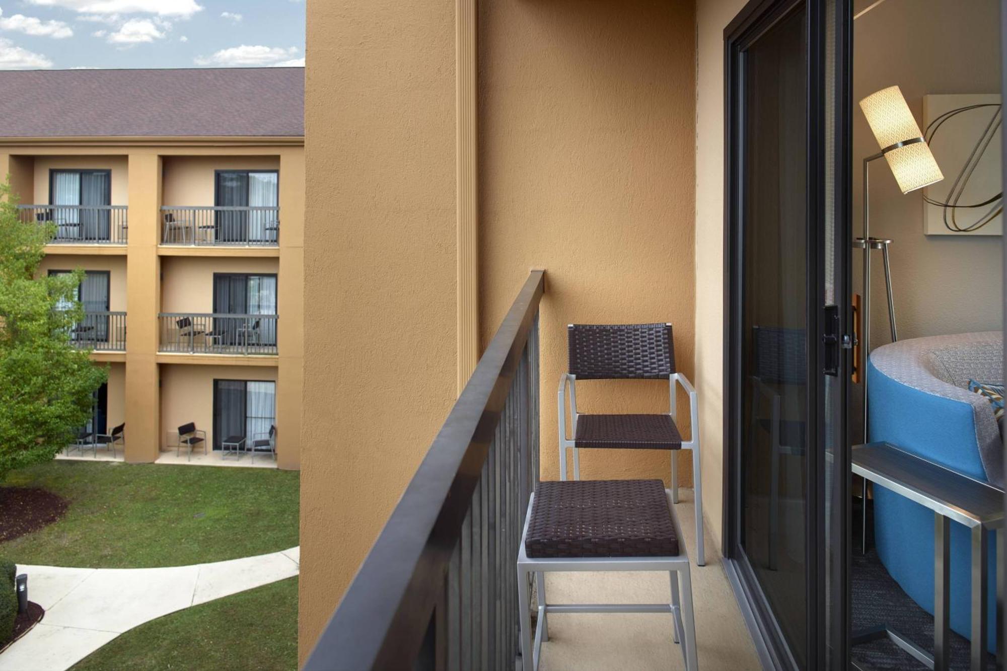 Courtyard By Marriott Fayetteville Εξωτερικό φωτογραφία