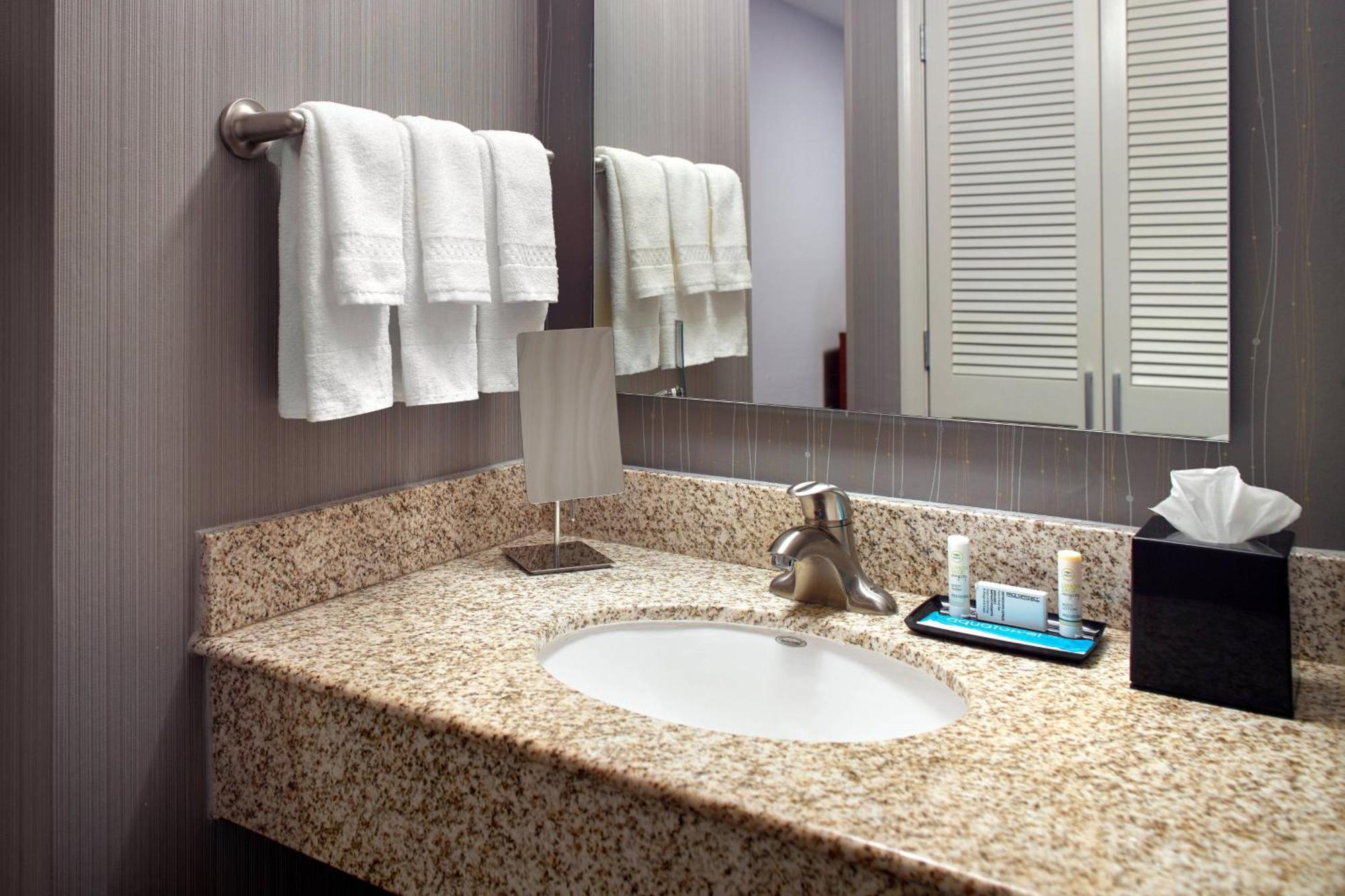 Courtyard By Marriott Fayetteville Εξωτερικό φωτογραφία