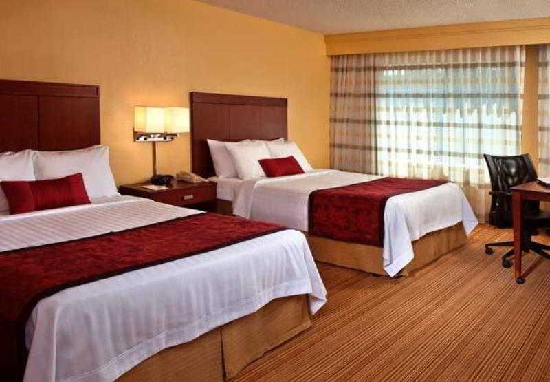 Courtyard By Marriott Fayetteville Δωμάτιο φωτογραφία