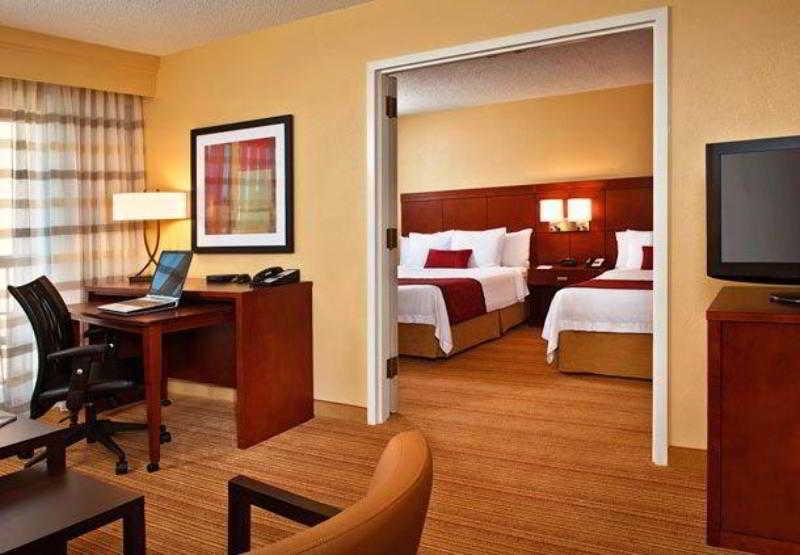 Courtyard By Marriott Fayetteville Δωμάτιο φωτογραφία