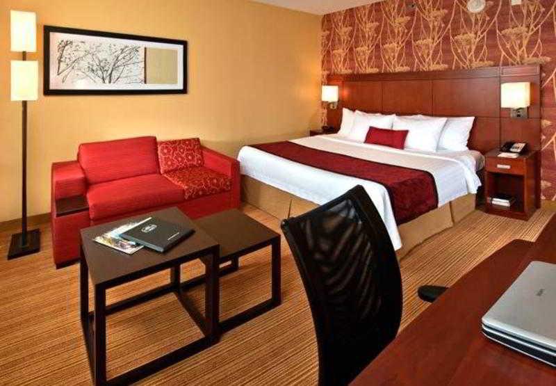 Courtyard By Marriott Fayetteville Εξωτερικό φωτογραφία